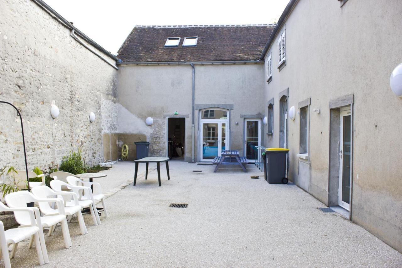 Fontaineblhostel Hostel & Camping Near Fontainebleau La Chapelle-la-Reine Екстер'єр фото